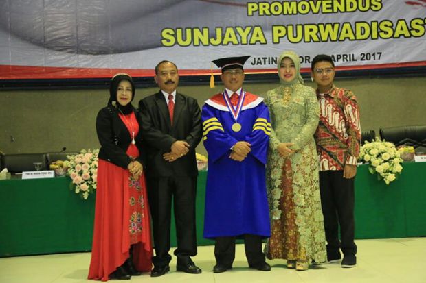 Raih Gelar Doktor, Sunjaya...