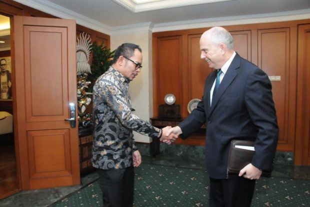 Perusahaan Amerika Buka...