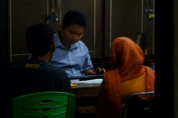 Pelajar SMA Ini Ditiduri,...
