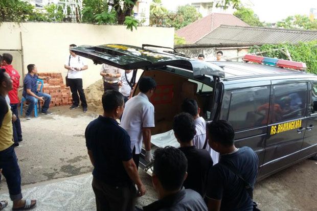 Adu Tembak dengan Polisi,...