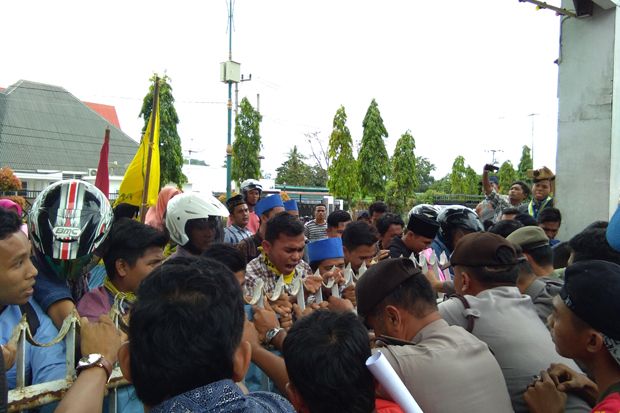 Siswi SMK Minum Racun...