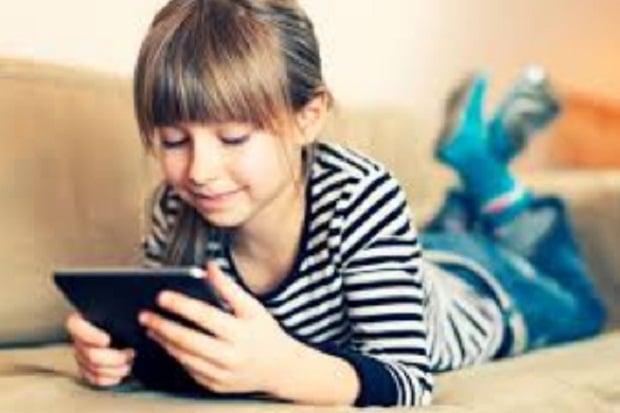 Anak Bermain Gadget,...