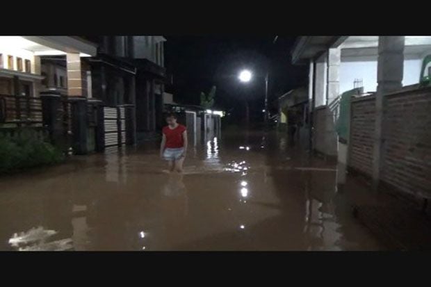 Pati Diguyur Hujan,...