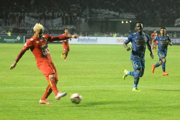 Arema Sukses Kunci Mati...