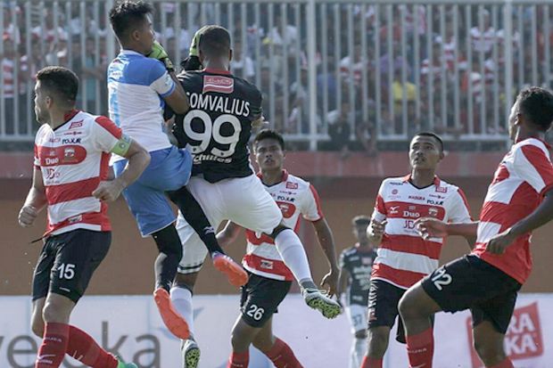Odemwingie Cetak Gol...