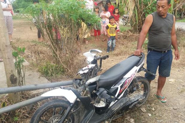 Tabrak Truk, Dua Pengendara...