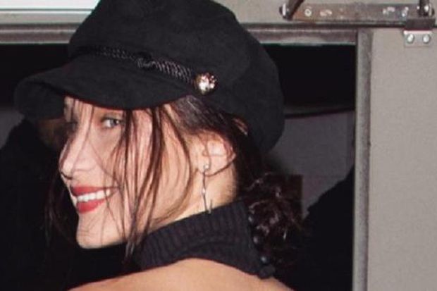 3 Jenis Topi Bella Hadid...