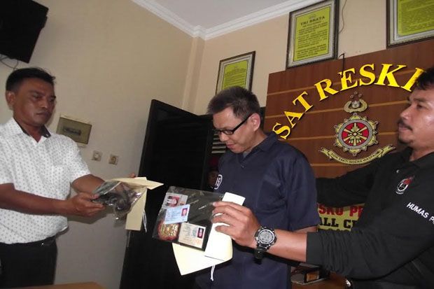 Mengaku Anggota Interpol,...