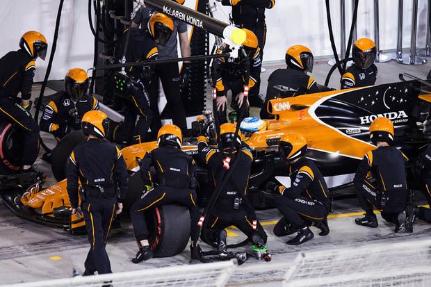 McLaren-Honda Cari Momen...