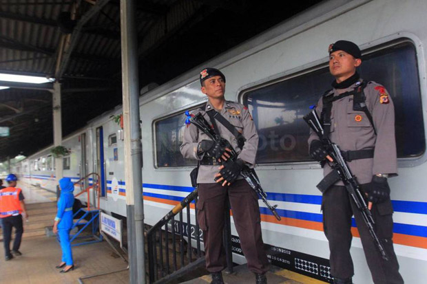 Sekat Warga ke Jakarta,...