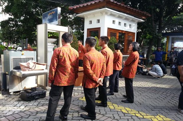 Pengamanan Ketat Dilakukan...