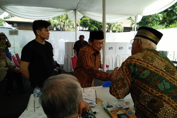 Selesai Mencoblos, Habibie...
