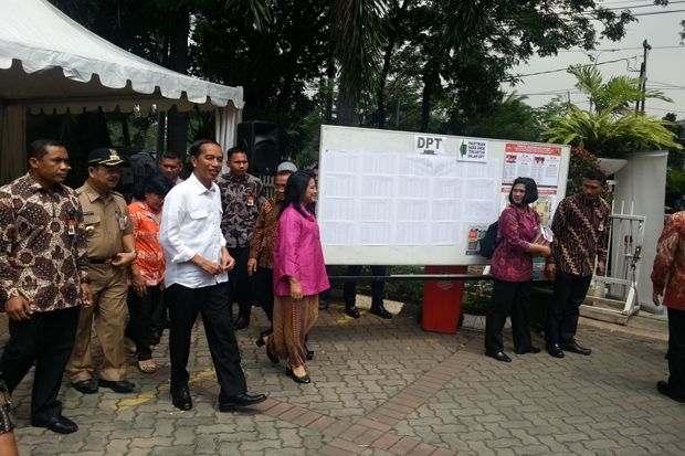 Presiden Jokowi Sempatkan...