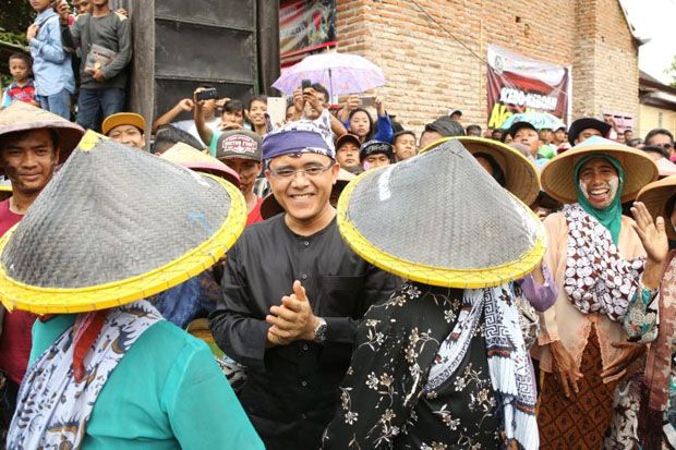 Bupati Anas Gembira...