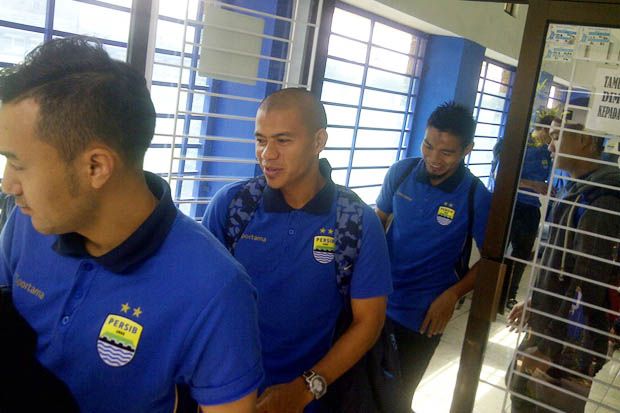 Bertamu ke Markas PS...