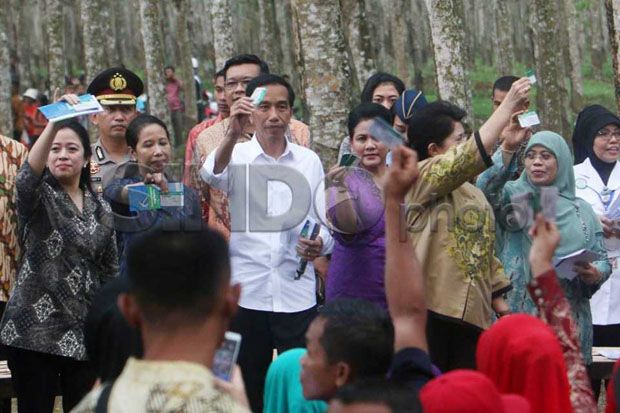 Jokowi Kunjungi Sejumlah...