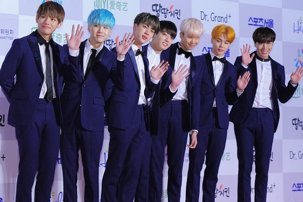 BTS Kalahkan Ariana...