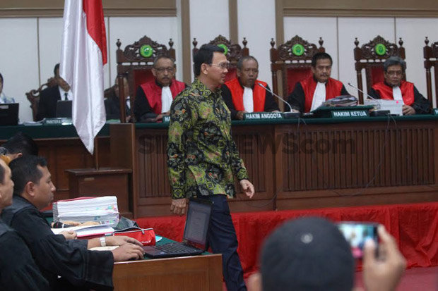Sidang Ahok, Hakim Diminta...