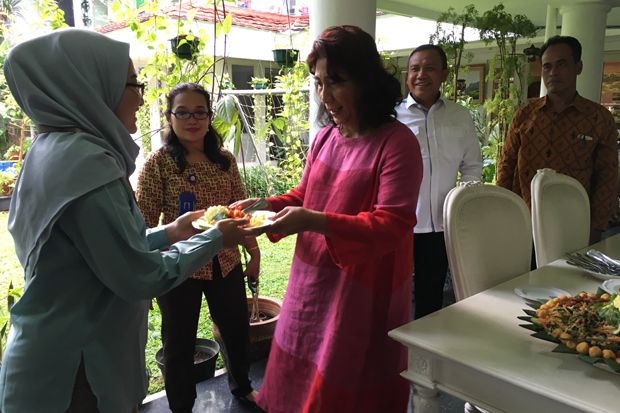 Menteri Susi Rayakan...