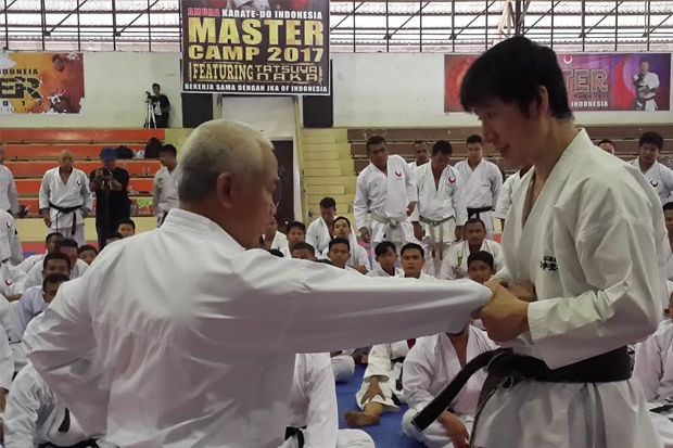 Perguruan Karate Amura...