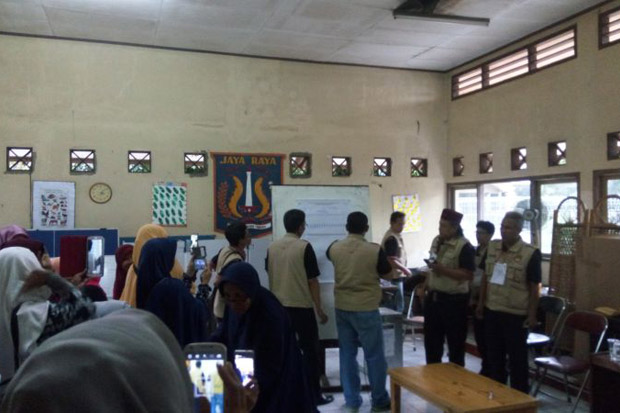 Anies-Sandi Menang Telak...
