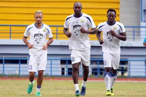 Horee...Essien dan Cole...