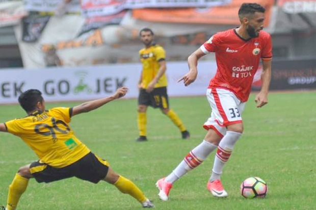Persija Berbagi Poin...