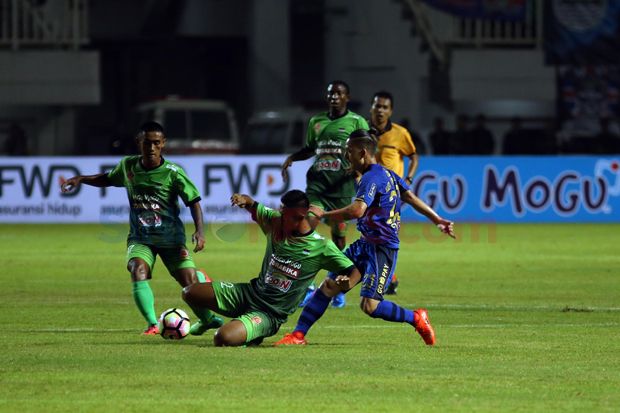 Imbangi Persib, Hatton...