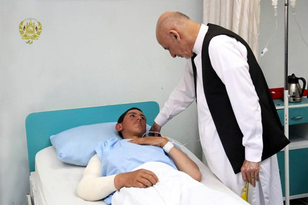 Serangan Taliban Tewaskan...