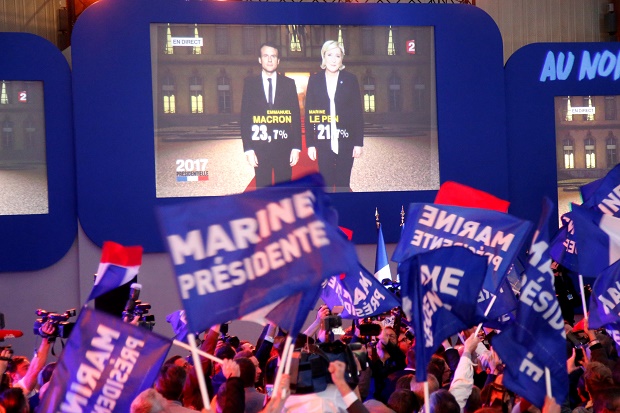 Marie Le Pen Sebut Macron...