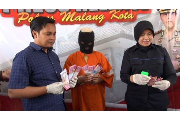 Mirip Dimas Kanjeng,...