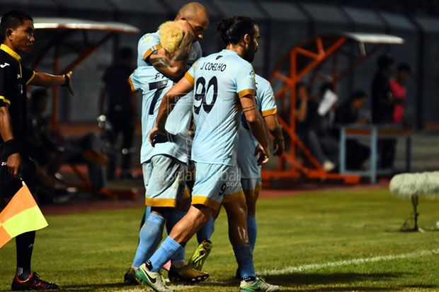 Ketergantungan Persela...