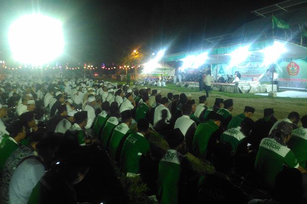 Ribuan Umat Muslim di...