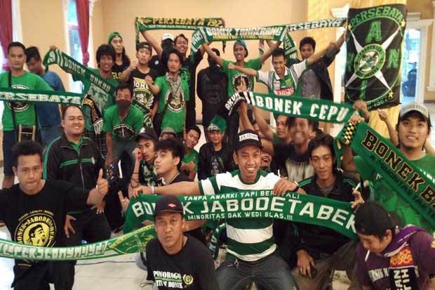 Laga PSIM vs Persebaya...