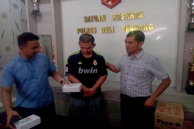 40 Unit Ponsel Pesanan...