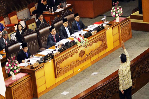 Fahri Hamzah Protested...