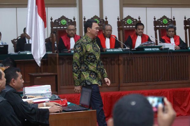 Hakim Sidang Kasus Ahok...