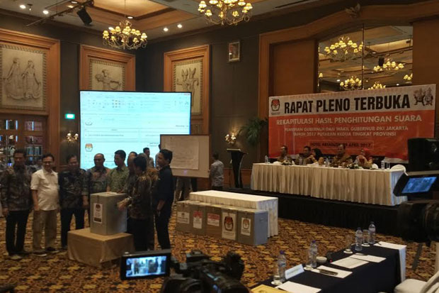 Tak Mau Tandatangan,...