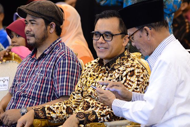 Lewat Festival Sastra,...