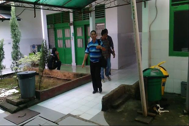 Penyidik Polda Temui...