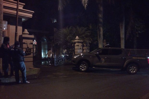 Datangi Rumah Mewah,...
