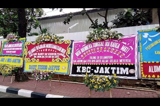 Karangan Bunga Bikin...