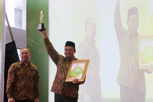 KH Bachtiar Nasir Dinobatkan...
