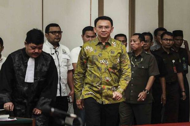 Ahok Dituntut Satu Tahun...