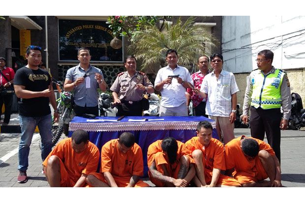 Dikejar sampai Jember,...