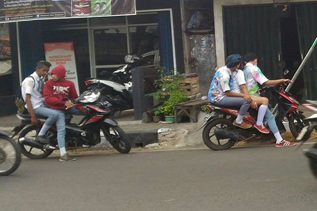 Rayakan Kelulusan, Siswa...