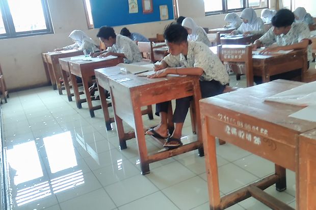 Sekolah Terendam Banjir,...