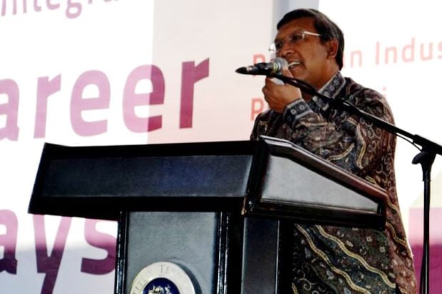 Jadi Staf Ahli Rini,...