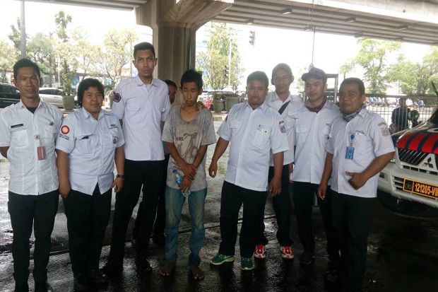 Pura-Pura Buntung, Pengemis...