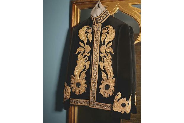 Alexander Mcqueen Hadirkan...